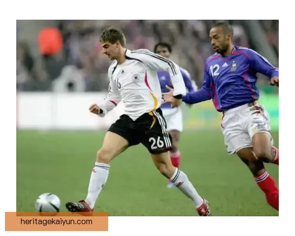 足球球星恩怨背后的故事与影响逐渐受到关注